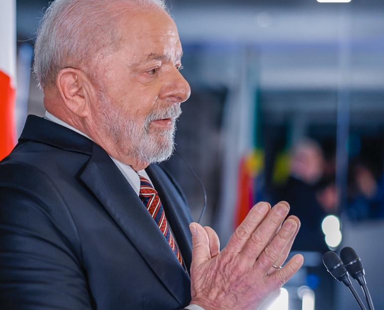 Lula promete ampliar Pé-de-Meia, mas custo de R$ 4,6 bilhões levanta questionamentos