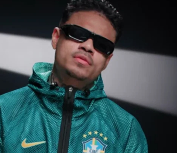Meta tira do ar vídeo do Revelando com MC Cabelinho sobre Flávio Bolsonaro