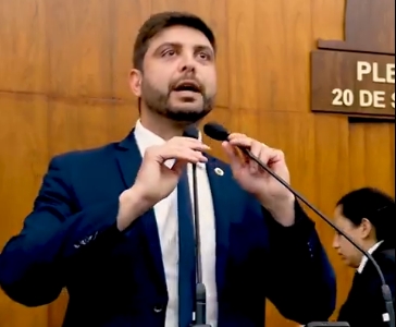 “Se ele fica no Brasil, será preso”, diz deputado ao comentar caso Flávio Bolsonaro