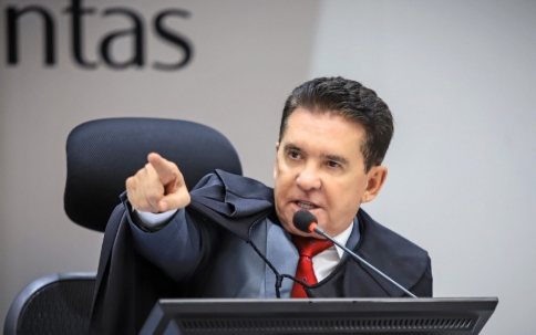 Conselheiro Sérgio Ricardo é conduzido pela Polícia Federal